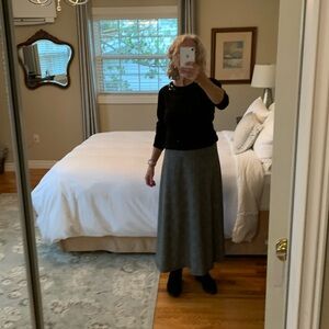 Women’s boatneck pullover. Size L